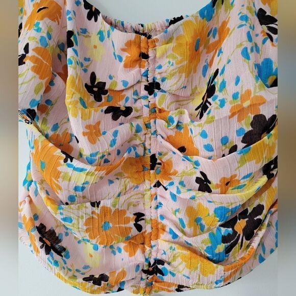 NWT WAYF Secrets Kept Ruched Crop Top Floral - Picture 8 of 8